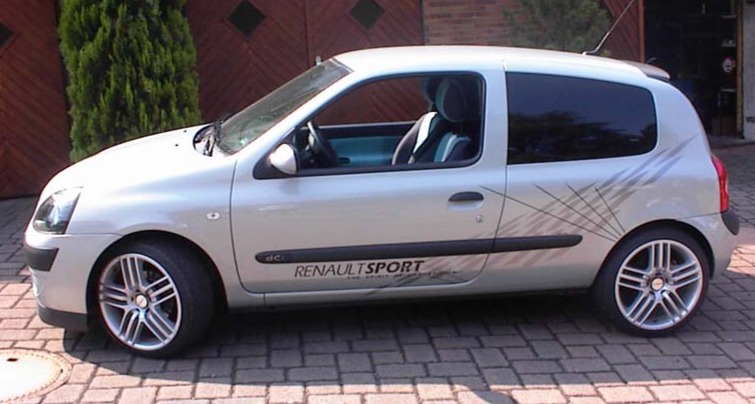 Clio B2 igendwo in Berlin.